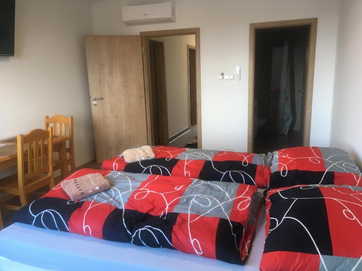 Ubytovani Pod Mezu Hlohovec Extérieur photo