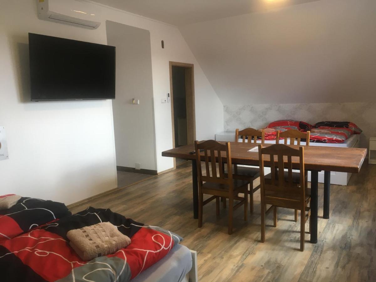 Ubytovani Pod Mezu Hlohovec Extérieur photo